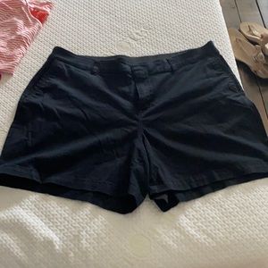 LB black shorts